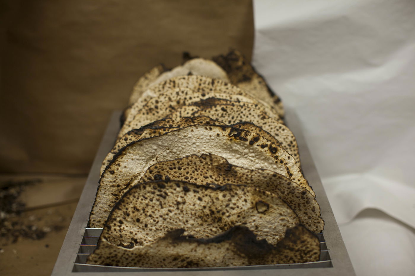 תיעוד: אפיית מצות בחסידות בעלזא