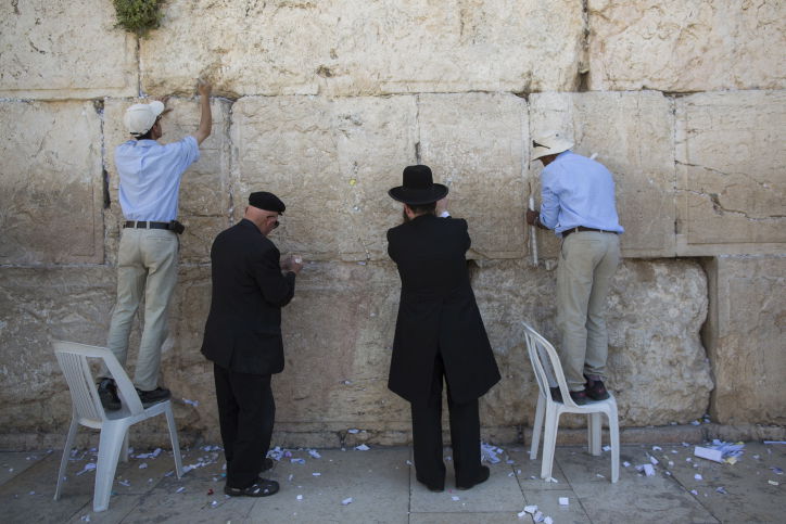 לכבוד פסח: ניקיון יסודי גם בכותל המערבי