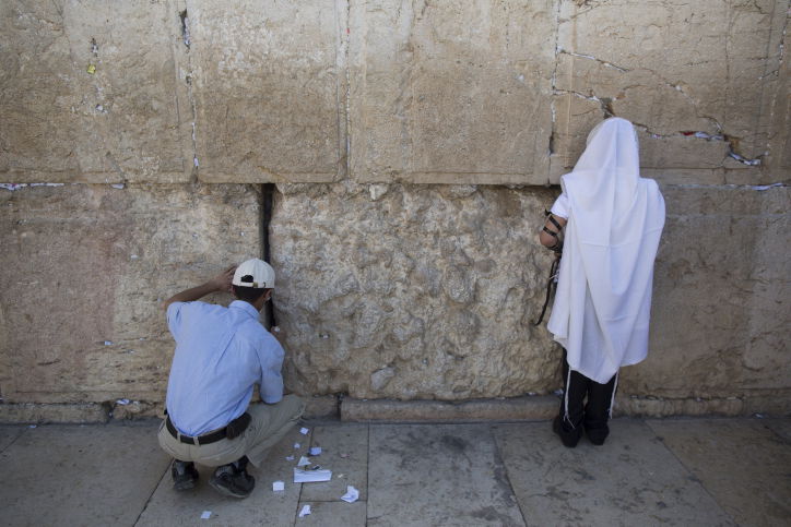 לכבוד פסח: ניקיון יסודי גם בכותל המערבי