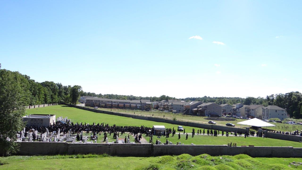 יארצייט בסקווירא • תיעוד ענק