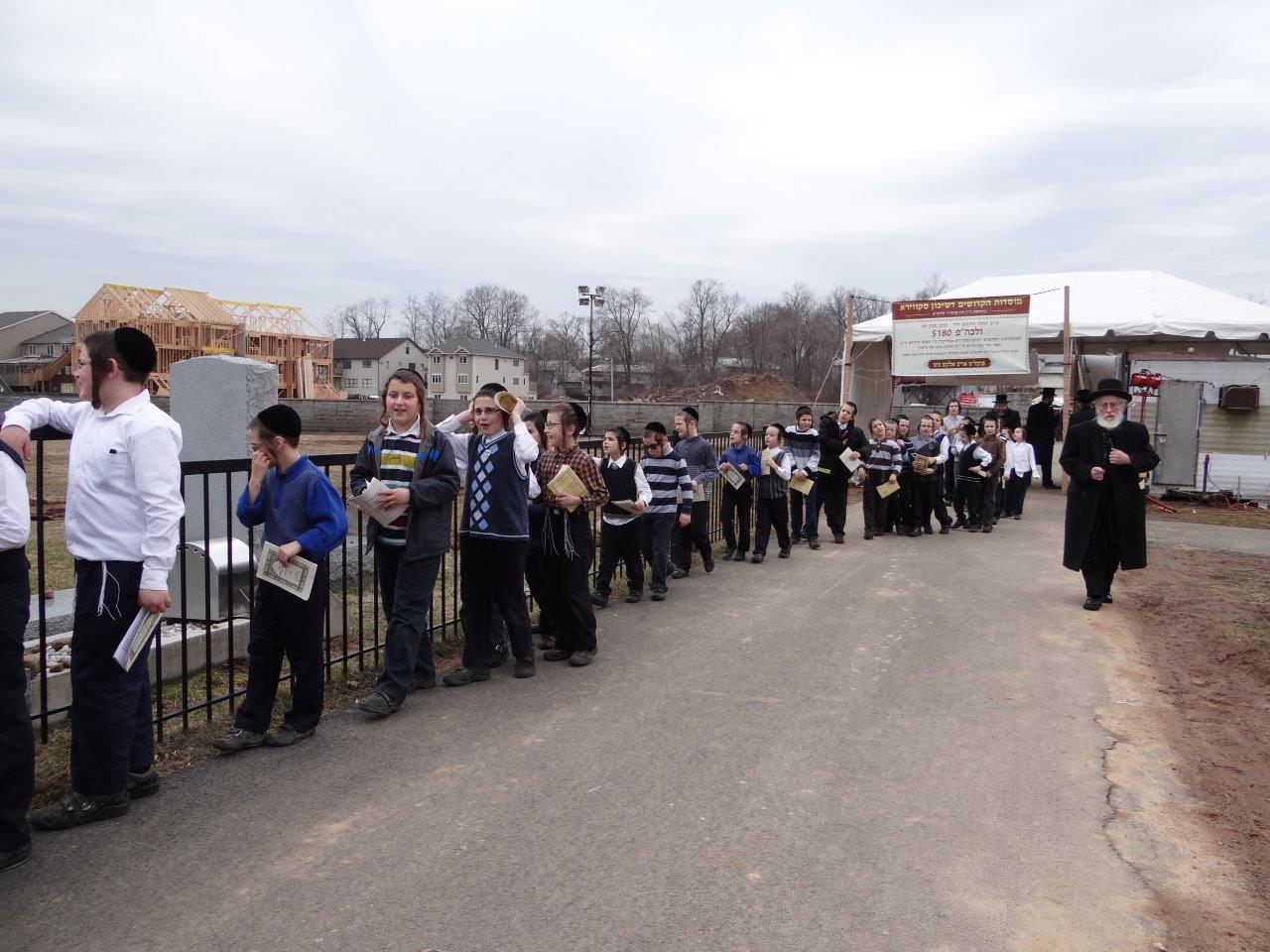 יארצייט בסקווירא • תיעוד ענק