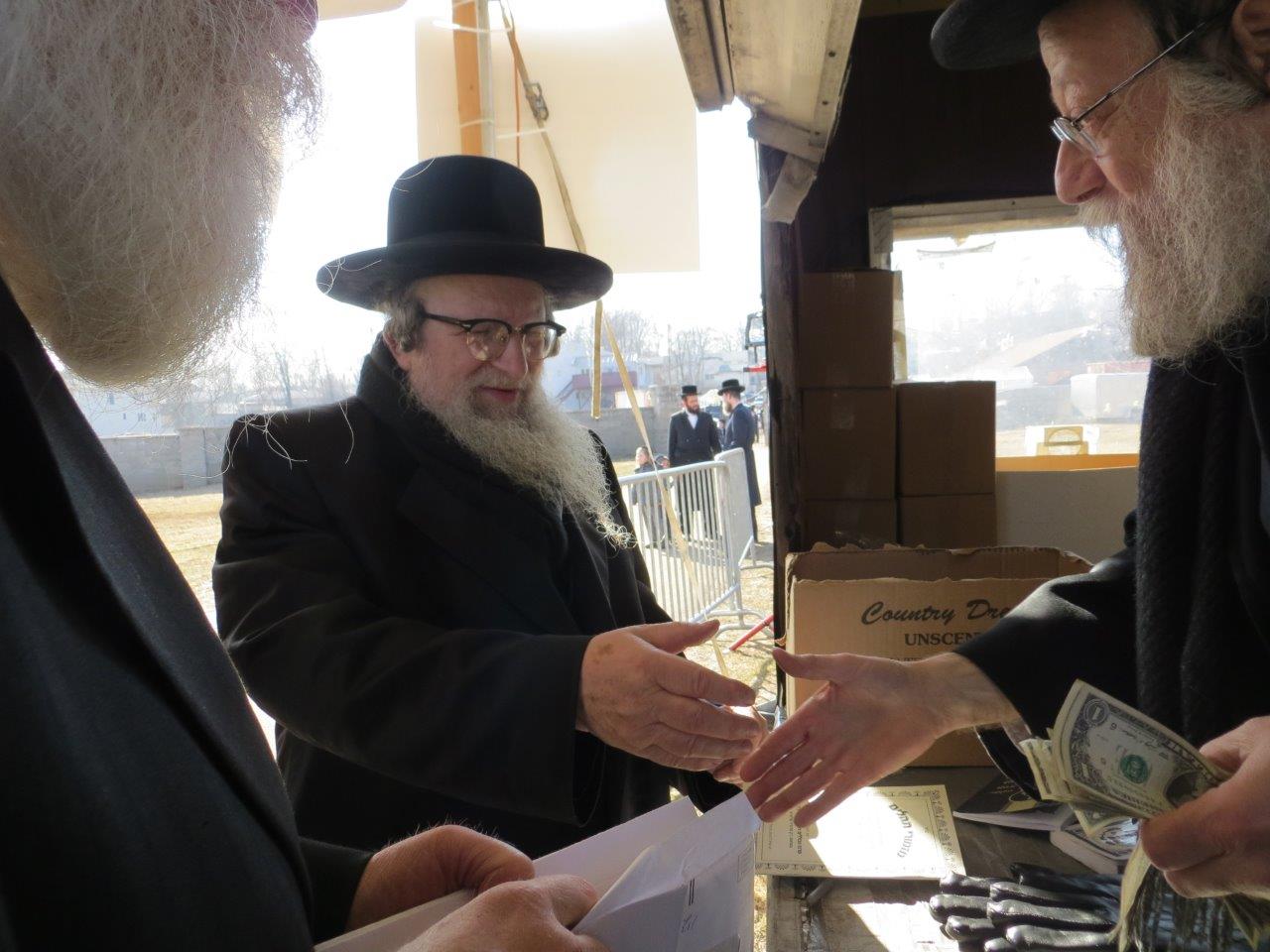 יארצייט בסקווירא • תיעוד ענק