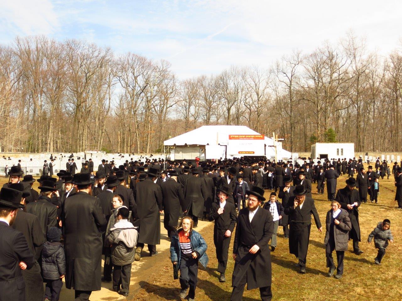 יארצייט בסקווירא • תיעוד ענק