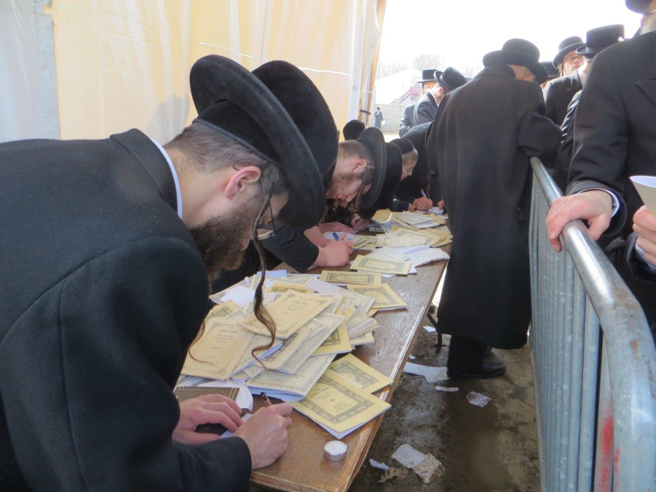 יארצייט בסקווירא • תיעוד ענק