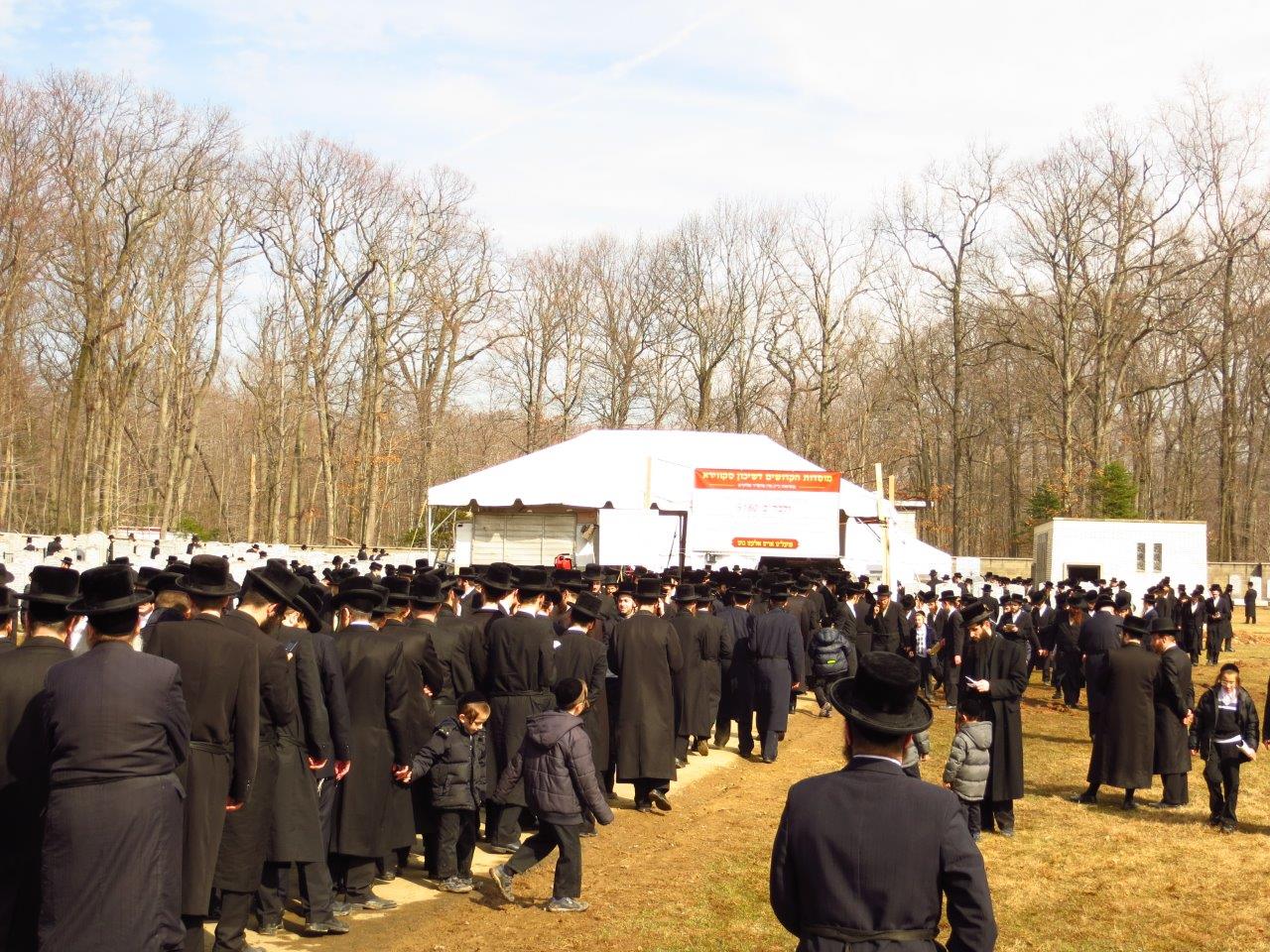 יארצייט בסקווירא • תיעוד ענק