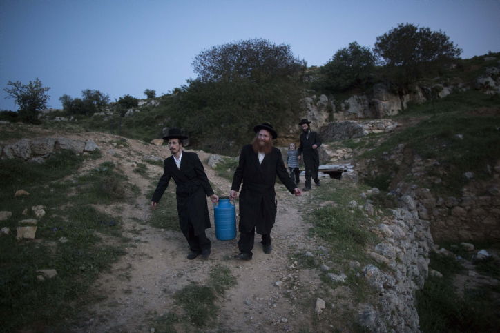 מרהיב: כך שואבים "מים שלנו" עבור אפיית מצות