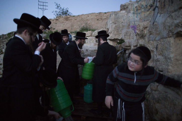 מרהיב: כך שואבים "מים שלנו" עבור אפיית מצות