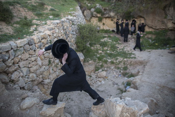 מרהיב: כך שואבים "מים שלנו" עבור אפיית מצות