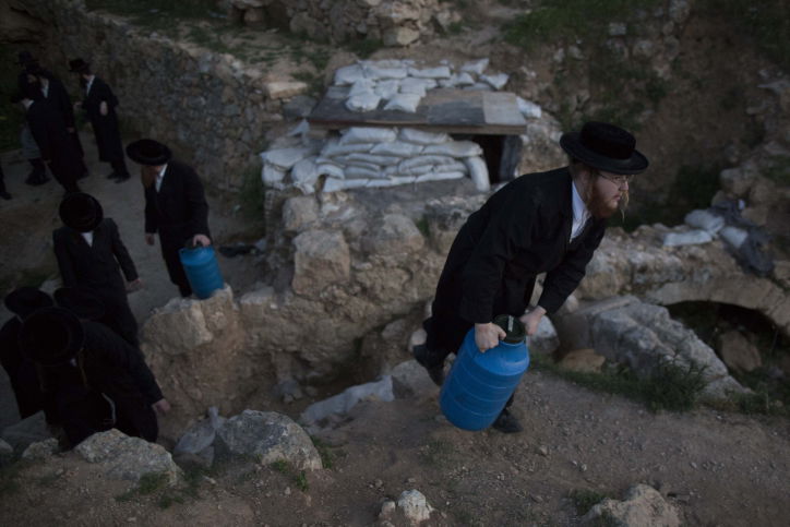 מרהיב: כך שואבים "מים שלנו" עבור אפיית מצות