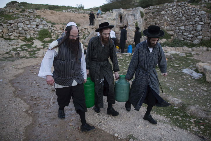 מרהיב: כך שואבים "מים שלנו" עבור אפיית מצות