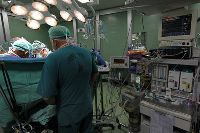 רופא חרדי מ'טרם' הציל את חייו של נהג מונית שהתלונן על כאב