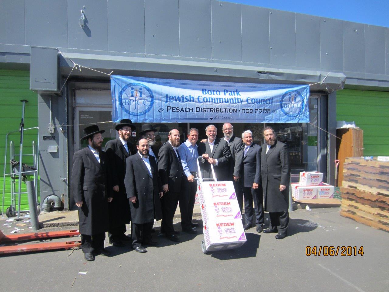 גלריה: ההכנות לפסח בבורו פארק החרדית