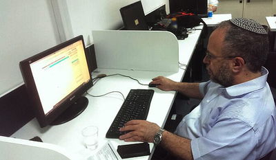 הד"ר מורל משיב לשאלות הגולשים ממשרדי 'כיכר השבת'