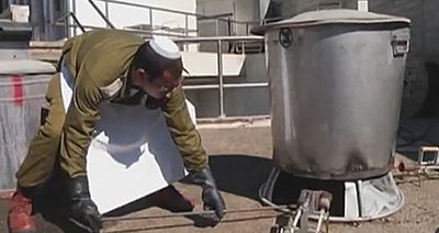 צה"ל מסתער על המטבחים לקראת חג הפסח • צפו