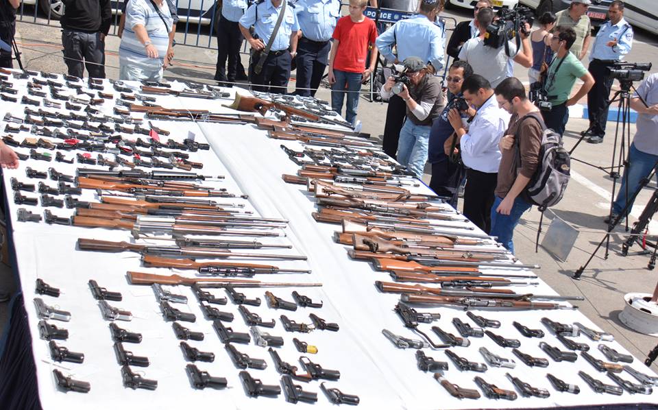 מבצע נרחב במחוז הדרומי של המשטרה: מאות כלי נשק נתפסו