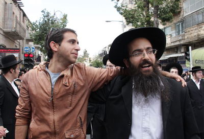 מדוע רקד עקיבא נוביק בהפגנת הגיוס?