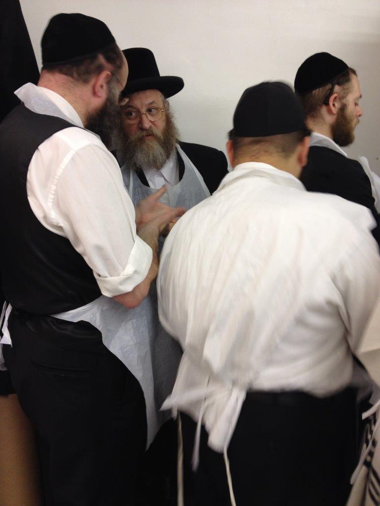 לונדון אופה מצות לפסח. צפו בתיעוד