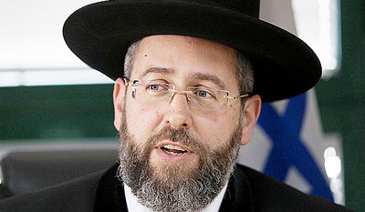 שיחת חג • הרב הראשי דוד לאו בראיון אישי: "אבא גאה בי"