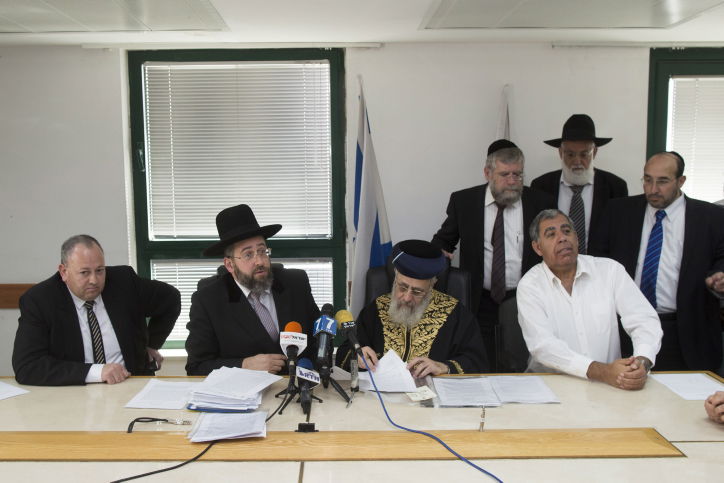 כך נמכר החמץ של המדינה: מיקי לוי השתתף במקום יאיר לפיד • תמונות