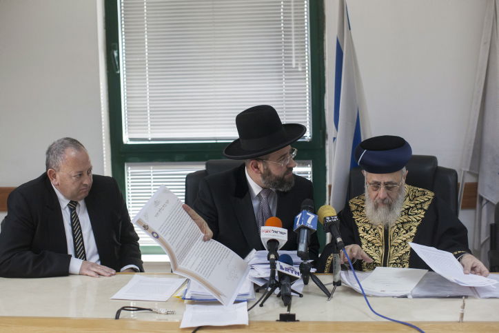 כך נמכר החמץ של המדינה: מיקי לוי השתתף במקום יאיר לפיד • תמונות