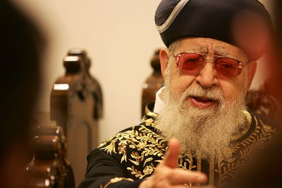 צפו בוידאו: מכירת החמץ האחרונה של מרן הרב עובדיה יוסף זצ"ל