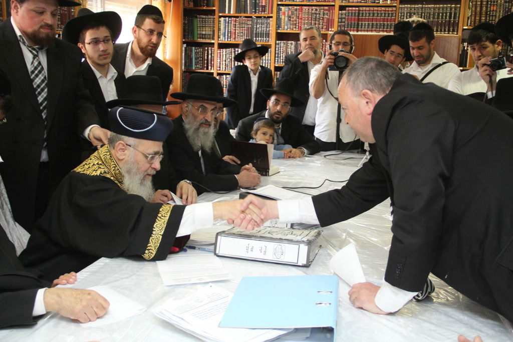 הקבלן 45: מכירת חמץ ללא מרן הרב עובדיה יוסף זצ"ל