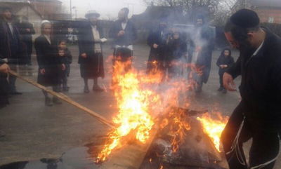 גם באומן שרפו את החמץ • תמונות