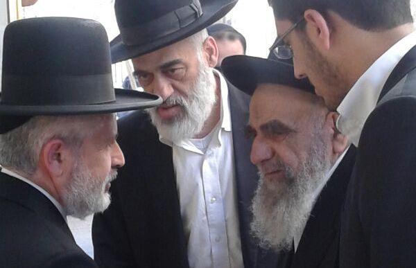 ערב פסח: הרב משה צדקה מוכר את החמץ