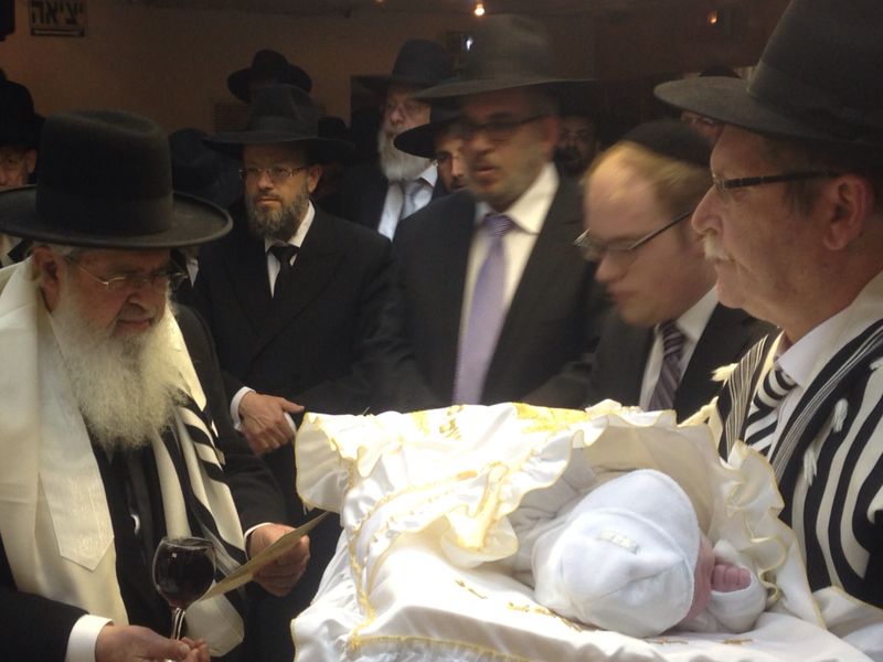 צפו בתיעוד: ברית לנכד של ח"כ יעקב אשר