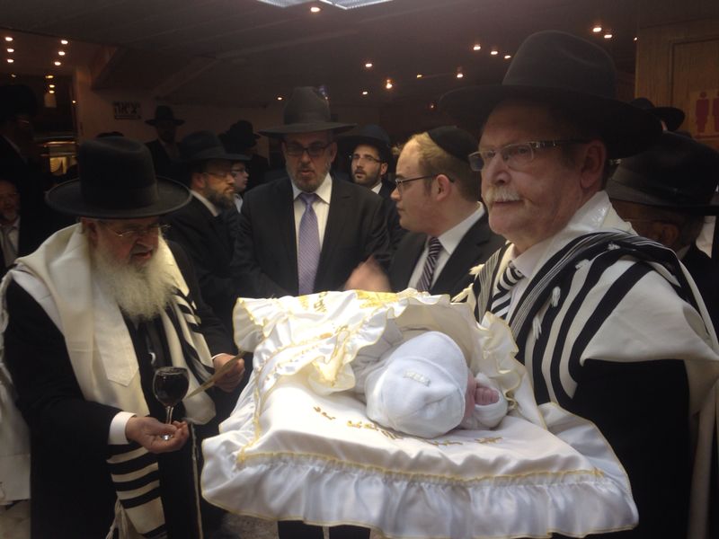 צפו בתיעוד: ברית לנכד של ח"כ יעקב אשר