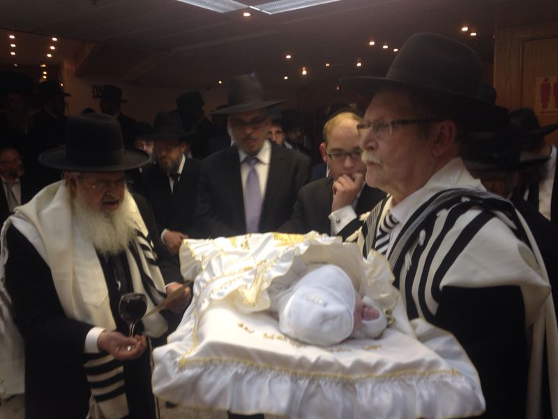 צפו בתיעוד: ברית לנכד של ח"כ יעקב אשר