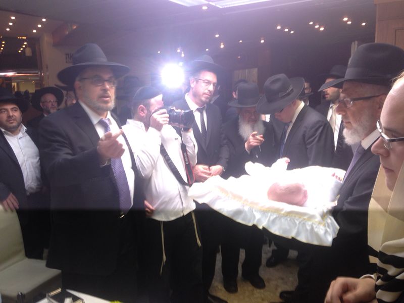 צפו בתיעוד: ברית לנכד של ח"כ יעקב אשר