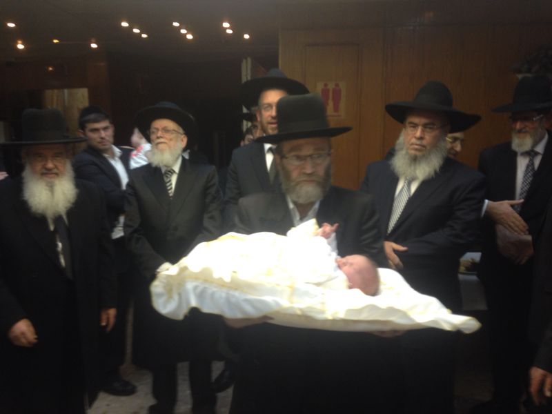 צפו בתיעוד: ברית לנכד של ח"כ יעקב אשר