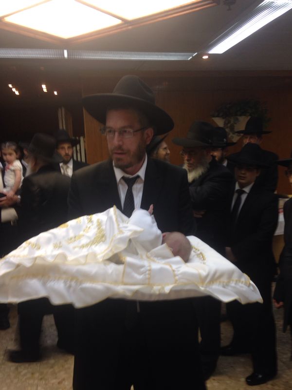 צפו בתיעוד: ברית לנכד של ח"כ יעקב אשר