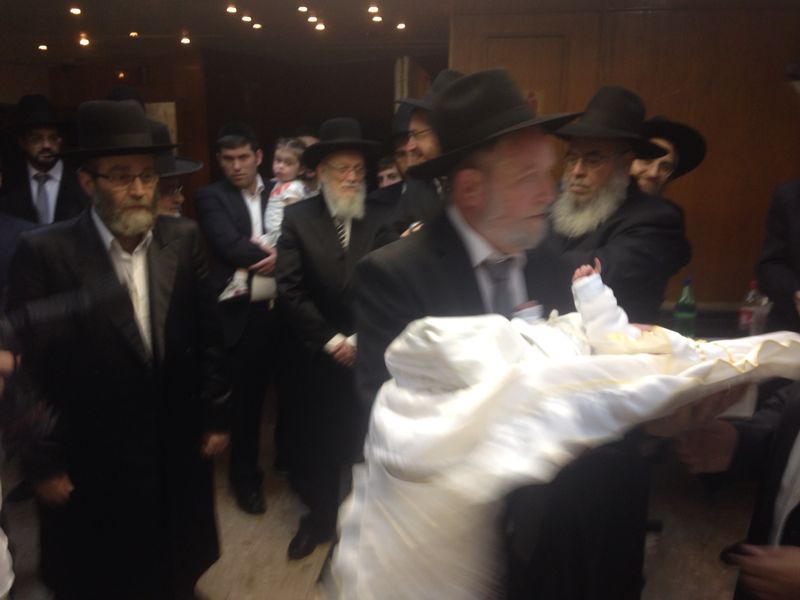 צפו בתיעוד: ברית לנכד של ח"כ יעקב אשר