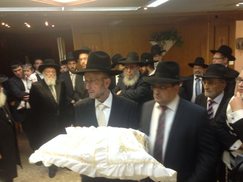 צפו בתיעוד: ברית לנכד של ח"כ יעקב אשר