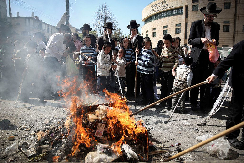 צפו: שריפת חמץ עם שאל ורעלה