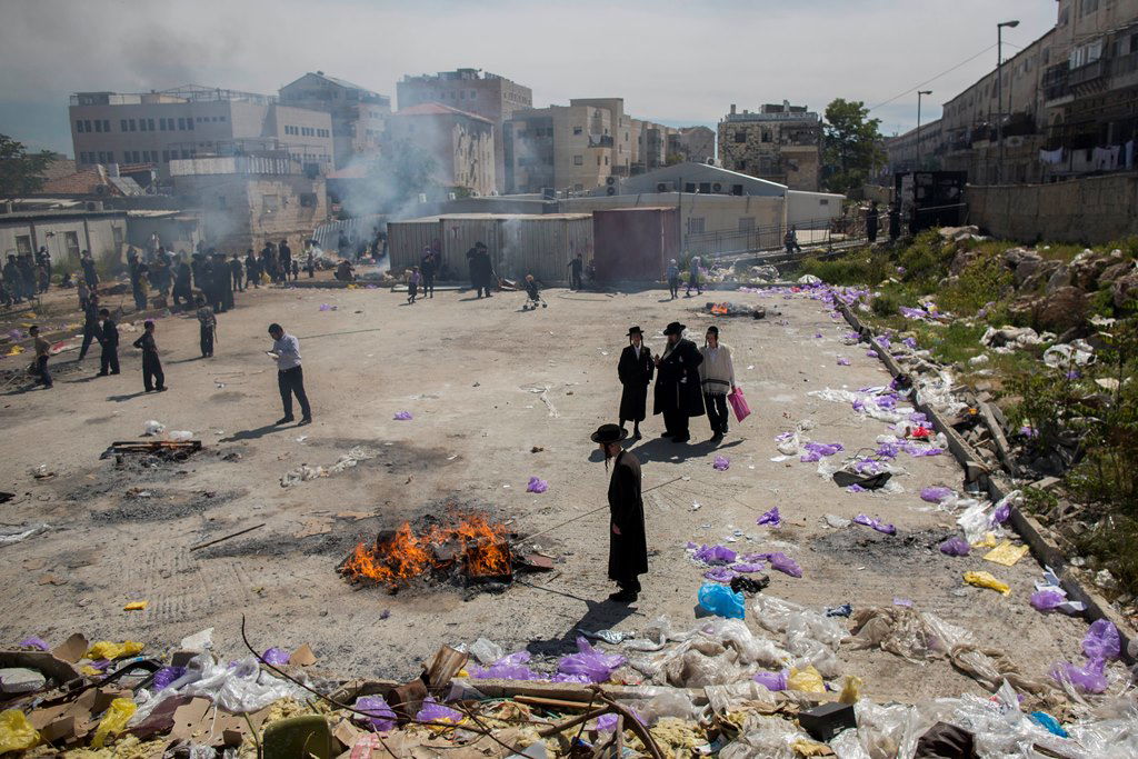 צפו: שריפת חמץ עם שאל ורעלה