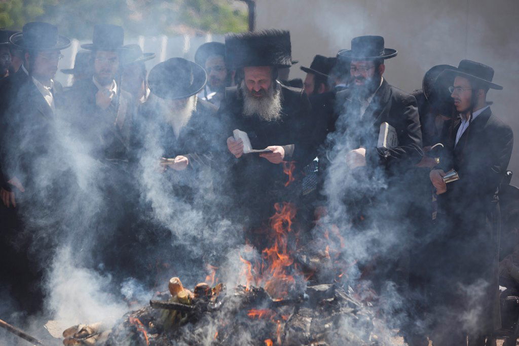 צפו: שריפת חמץ עם שאל ורעלה