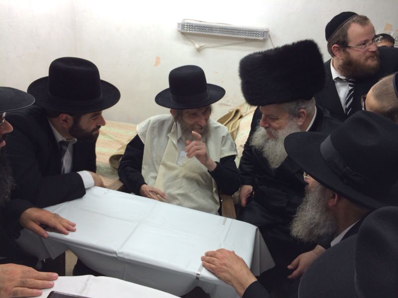 ביקורי החג של ראשי עיריית בני ברק: הגראי"ל הזהיר, הגר"ש בעדני סיפר • תיעוד בלעדי