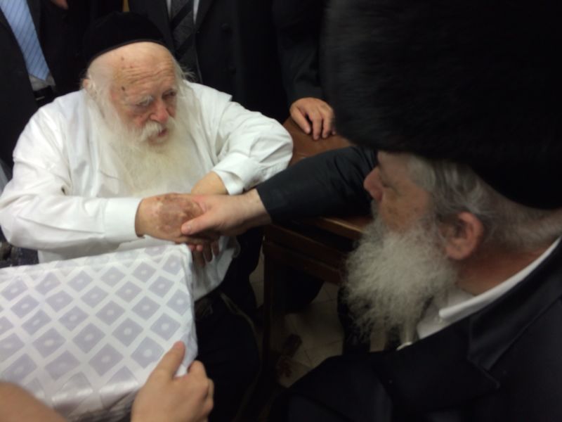 ביקורי החג של ראשי עיריית בני ברק: הגראי"ל הזהיר, הגר"ש בעדני סיפר • תיעוד בלעדי