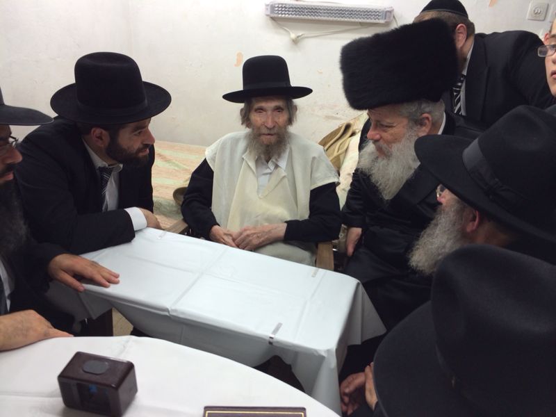 ביקורי החג של ראשי עיריית בני ברק: הגראי"ל הזהיר, הגר"ש בעדני סיפר • תיעוד בלעדי