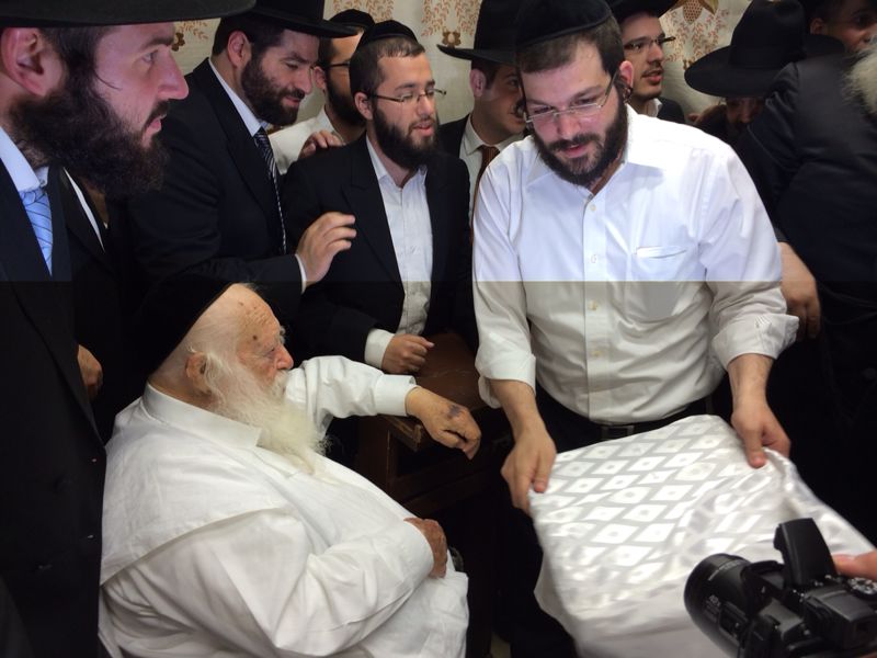 ביקורי החג של ראשי עיריית בני ברק: הגראי"ל הזהיר, הגר"ש בעדני סיפר • תיעוד בלעדי