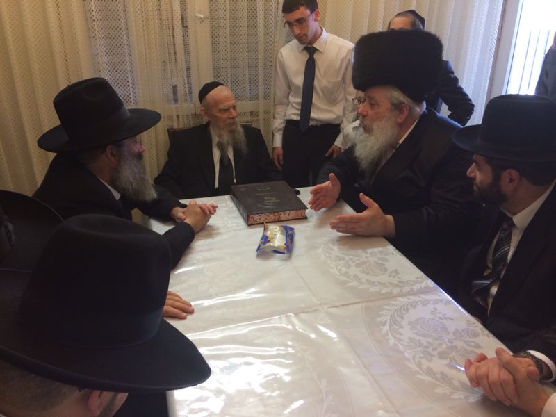 ביקורי החג של ראשי עיריית בני ברק: הגראי"ל הזהיר, הגר"ש בעדני סיפר • תיעוד בלעדי