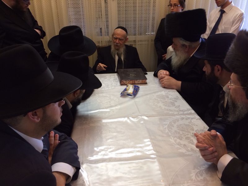 ביקורי החג של ראשי עיריית בני ברק: הגראי"ל הזהיר, הגר"ש בעדני סיפר • תיעוד בלעדי