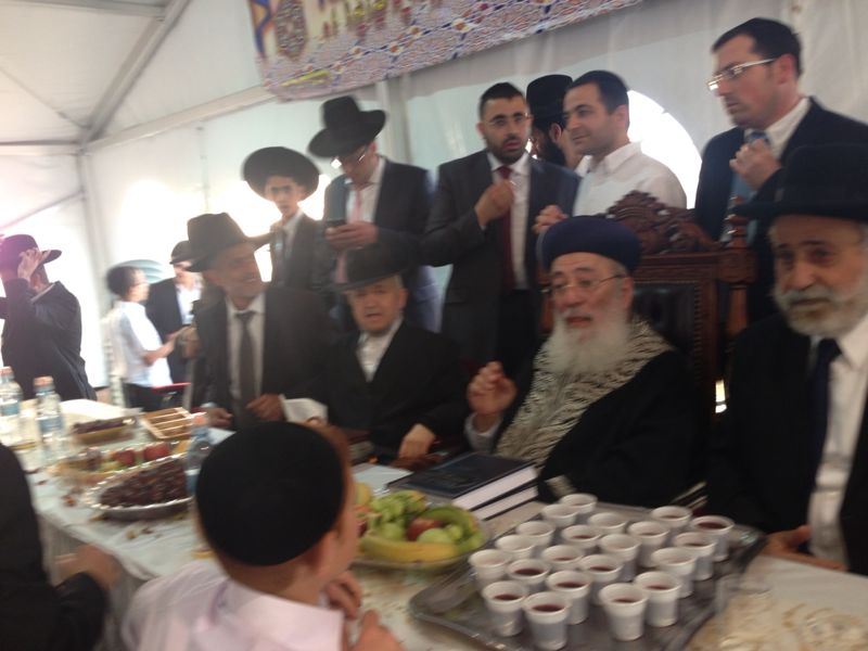 הרב מאזוז תומך פומבית ברב עמאר