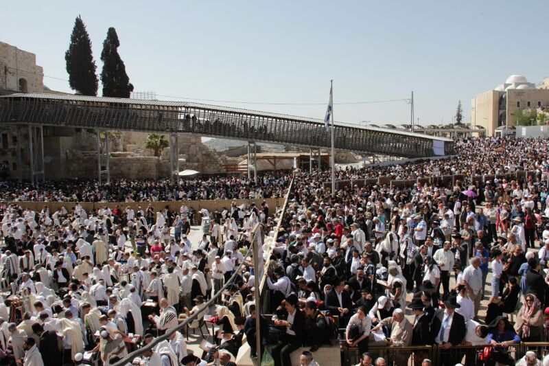 יְבָרֶכְךָ ה' וְיִשְׁמֶרְךָ: • תיעוד ענק: ברכת כהנים בכותל המערבי