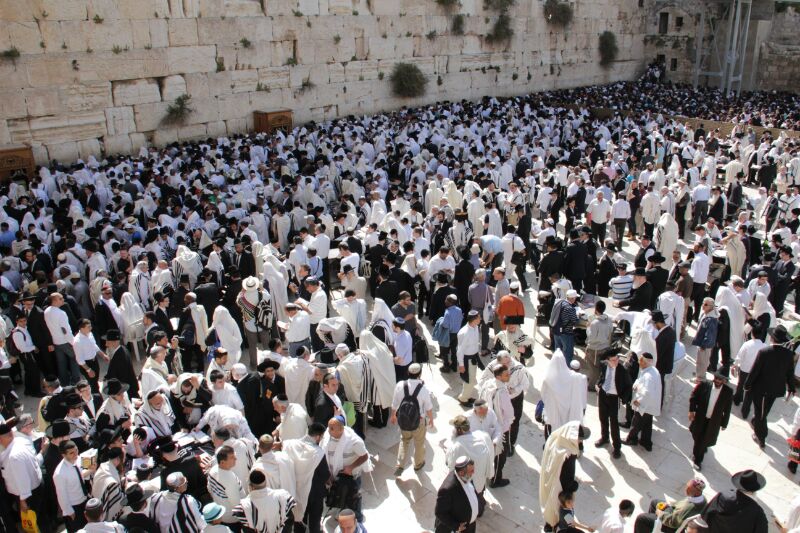 יְבָרֶכְךָ ה' וְיִשְׁמֶרְךָ: • תיעוד ענק: ברכת כהנים בכותל המערבי