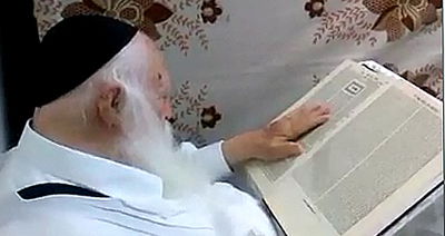 וידאו מפעים: מרן הגר"ח קנייבסקי מתחיל ללמוד