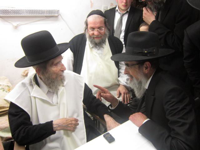 חול המועד פסח: המונים עלו אל מרן הגראי"ל שטיינמן